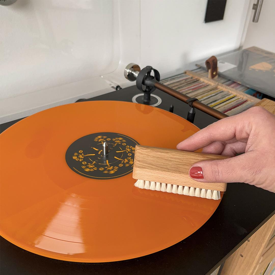 Comment Nettoyer un Vinyle : 3 méthodes simples et sans risque