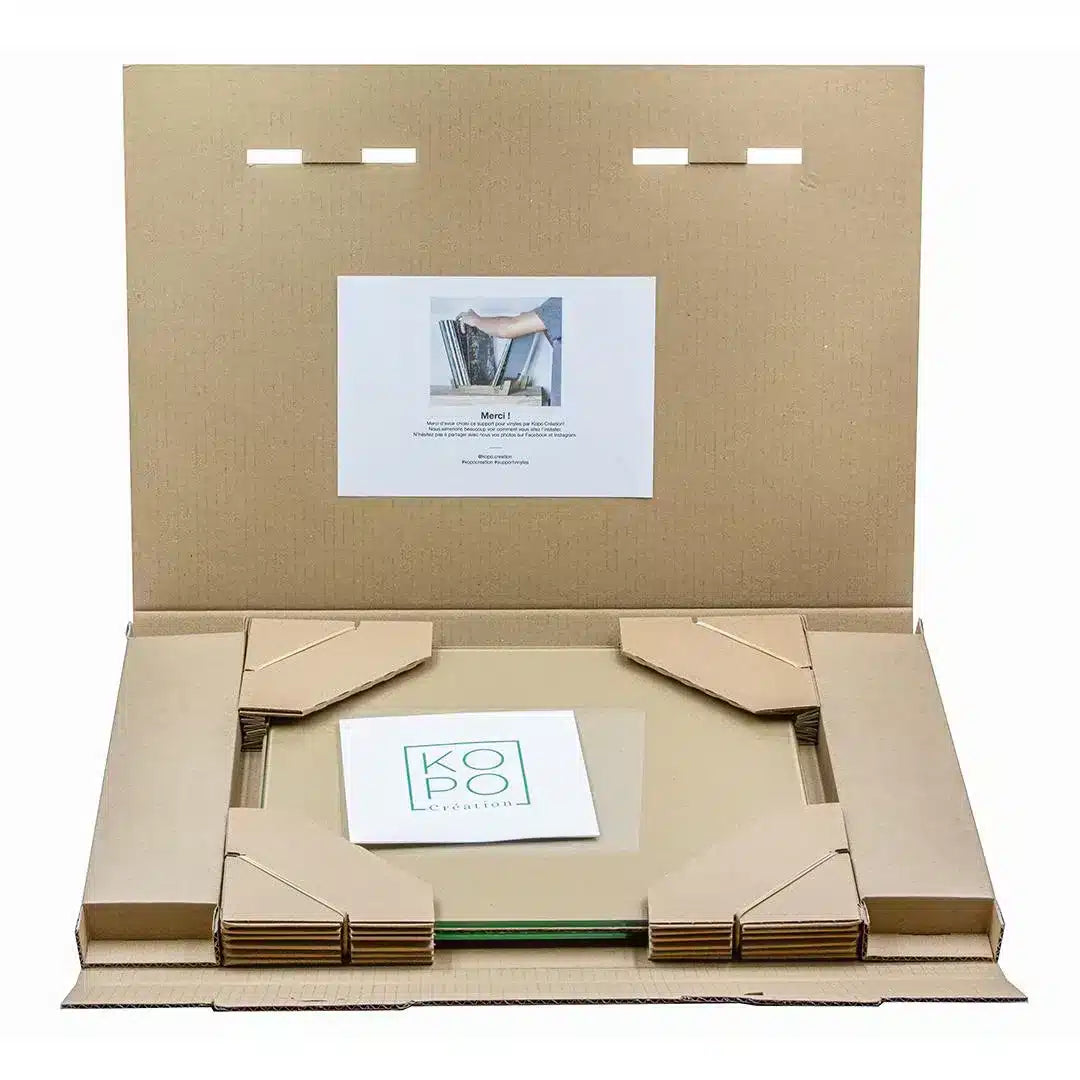 Coffret cadeau - Support de Rangement pour disque vinyl en bois de chêne massif et verre trempé Haut de gamme et original. Ajoutez une touche de design à votre collection avec ce support vinyles à passer. Fabriqué par nos soins en France.
