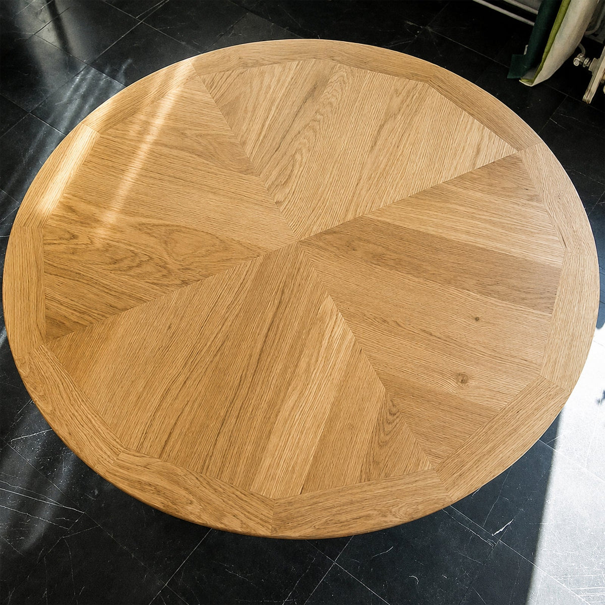détail plateau table bois massif