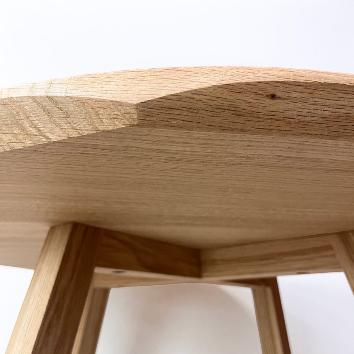 détail table basse dodécagone