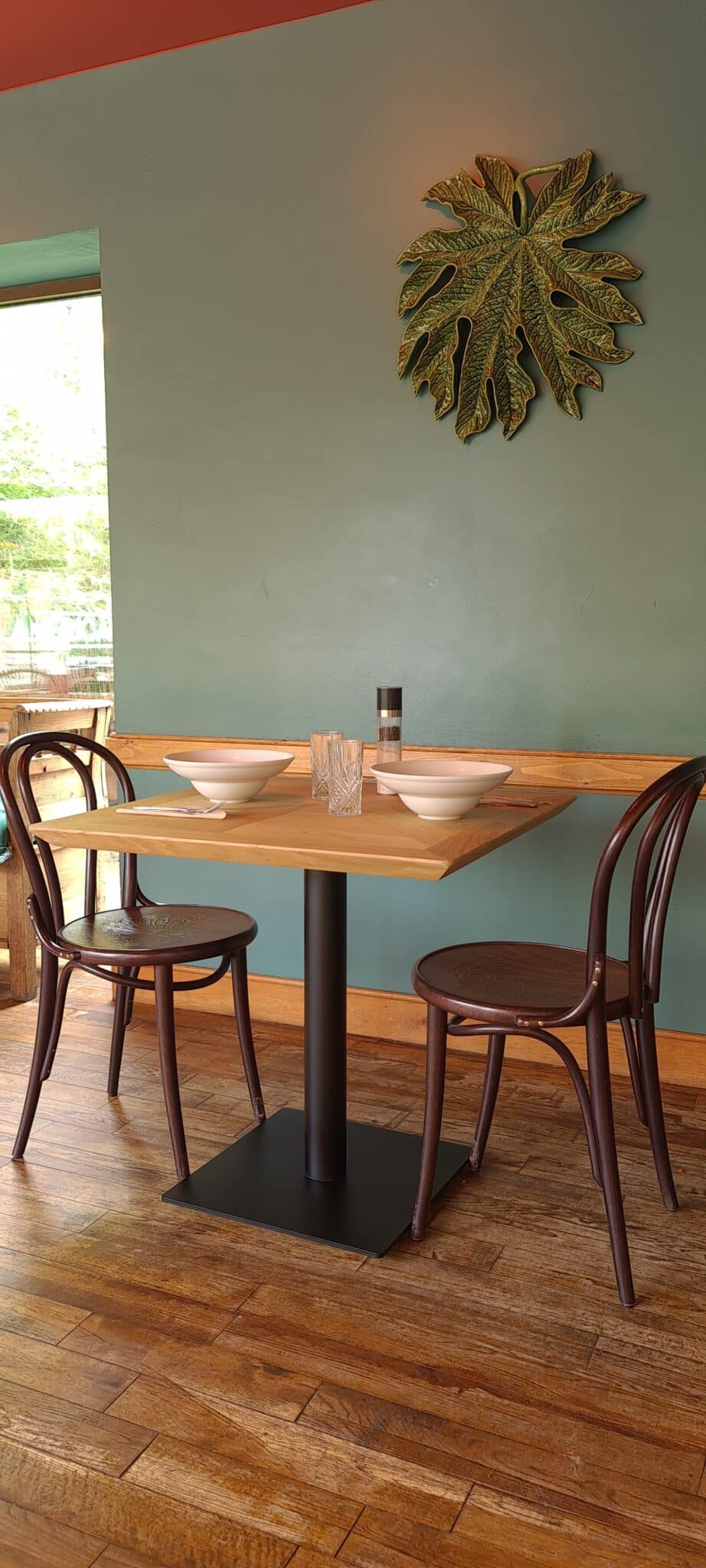fabricant de table de restaurant en bois massif sur mesure