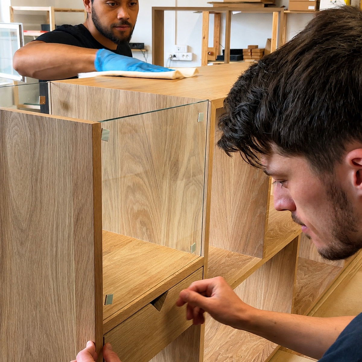 Fabrication artisanale de mobilier haut de gamme en chêne massif français
