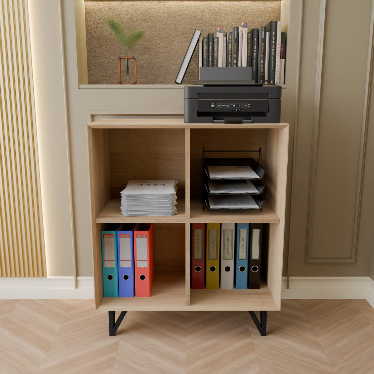 Meuble de bureau en chêne sans portes avec quatre compartiments ouverts remplis de dossiers, classeurs et documents, sur pieds noirs.