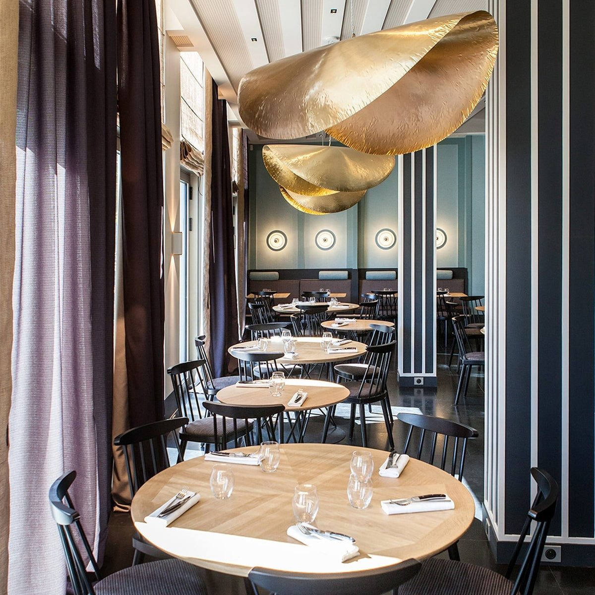 Table pour restaurant étoilé en chêne massif fabriqué à lille