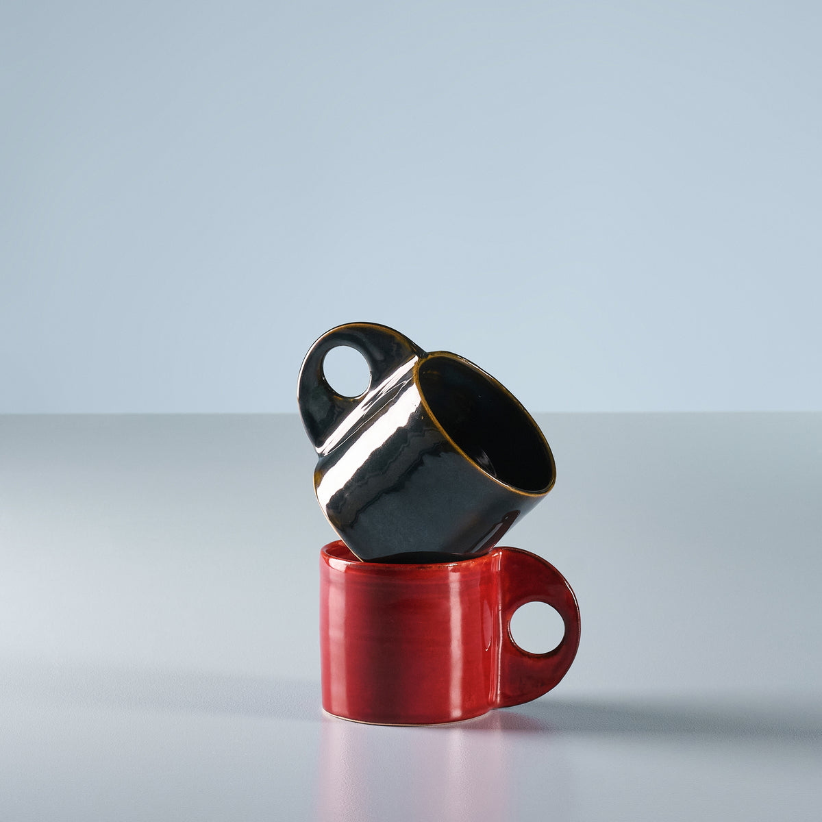 Mugs en céramique émaillée vert bleuté et bordeaux – fabrication artisanale KOPO Création Lille