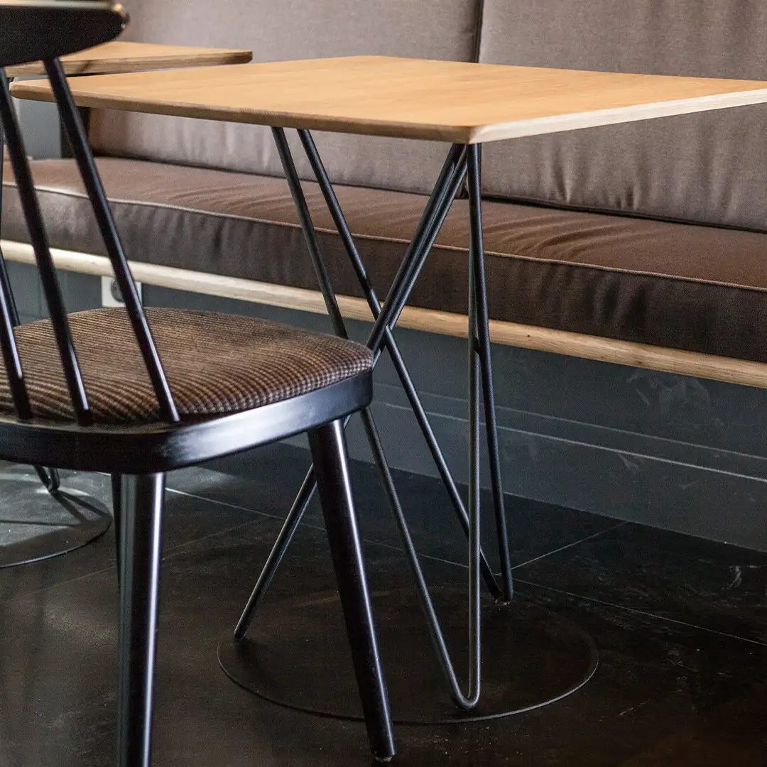 table de restaurant contemporaine sur mesure bois et métal