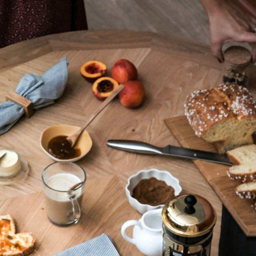 table haut de gamme en bois cuisine