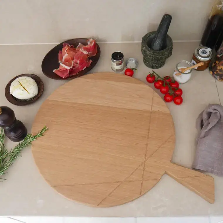 planche à pizza en bois massif grand diamètre