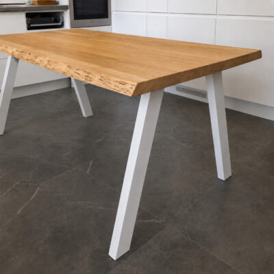 Table live edge scandinave en chêne massif fabriquée par KOPO​ CRÉATION