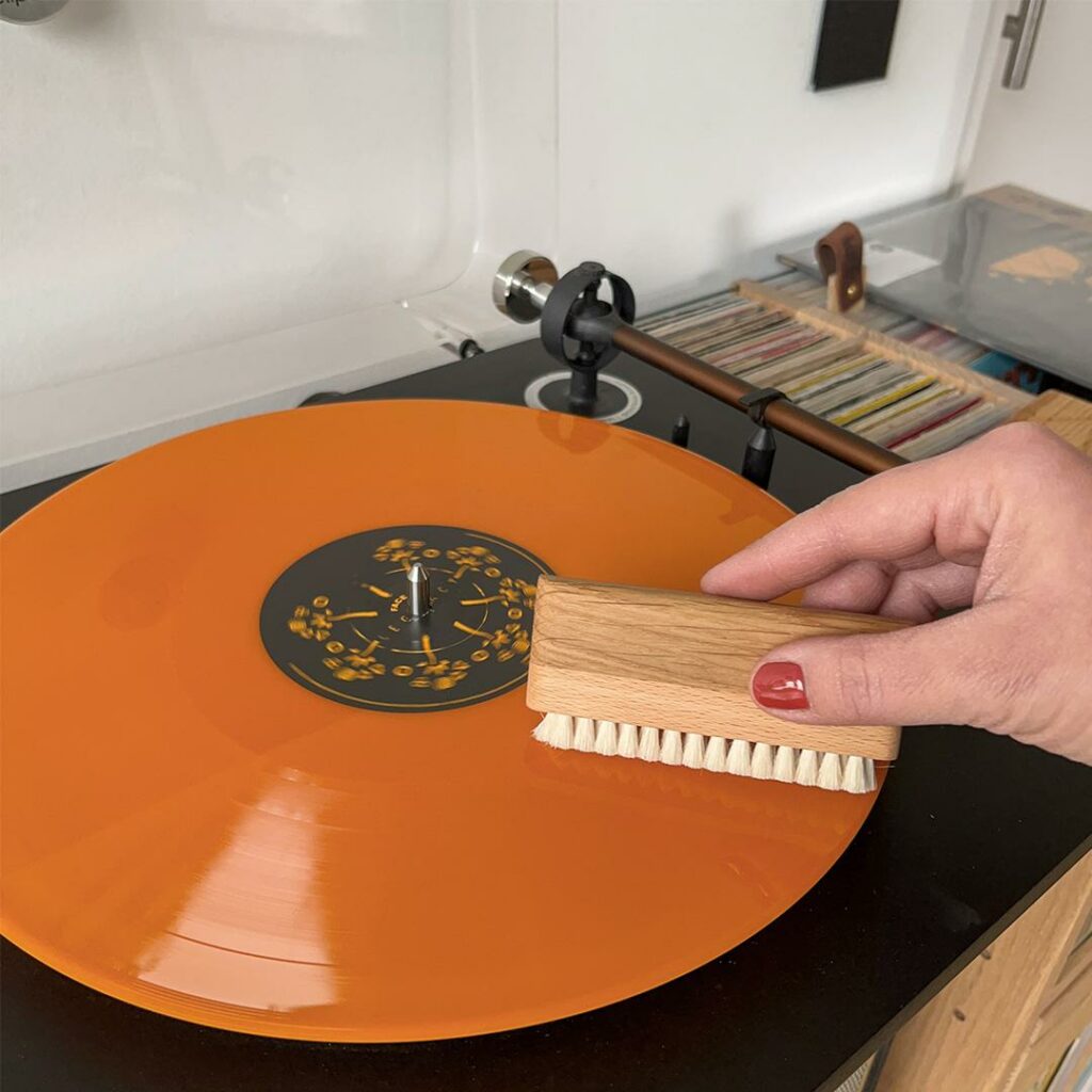 Coffret Brosse Vinyle Fabrication Française — free download