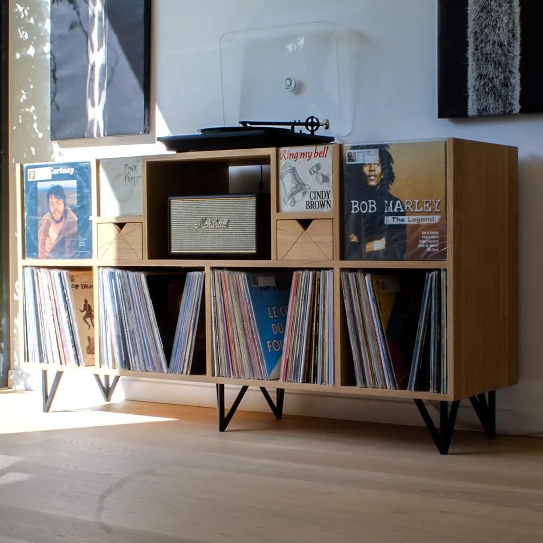 Meuble de rangement pour platine vinyle, enceinte et disque vinyles 33 et 45 tours.