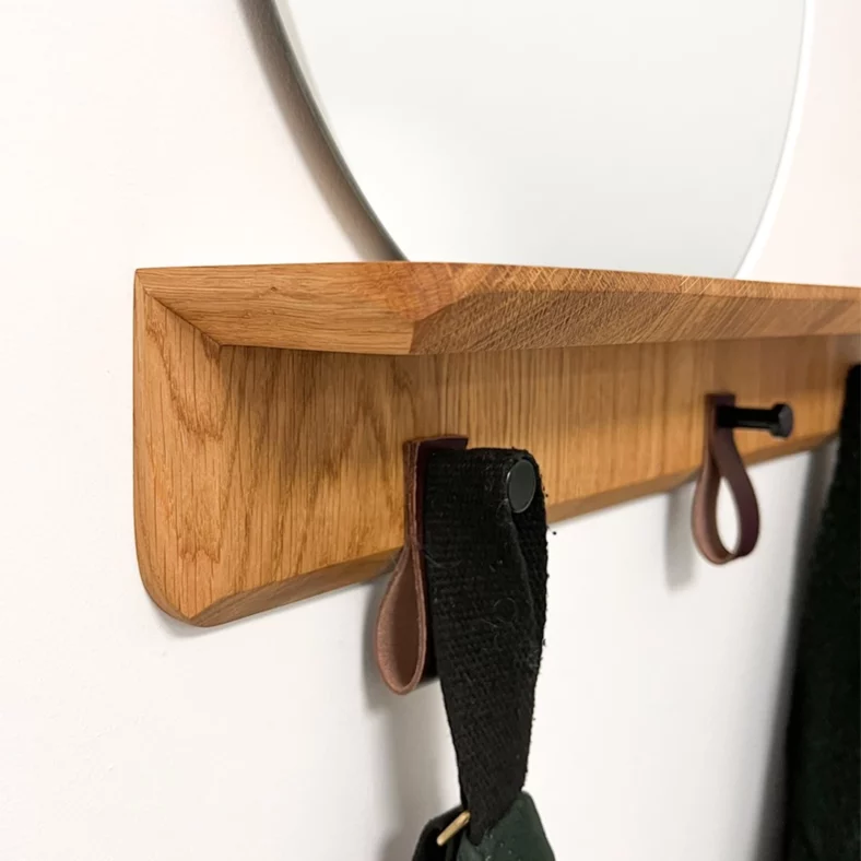 détail patère porte manteau mural avec miroir