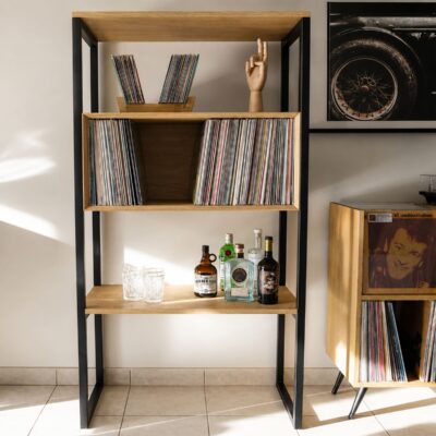Bibliothèque vinyle en chêne massif et acier style industriel