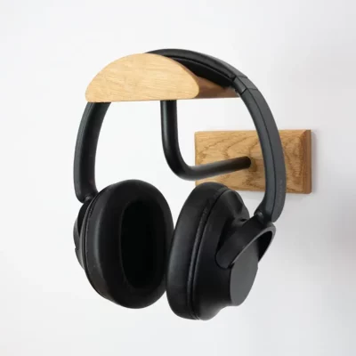 Porte casque audio mural par KOPO CRÉATION, spécialement conçu pour les casques larges
