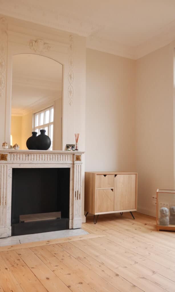 Buffet en bois design Kopo Création dans un intérieur élégant – Mobilier sur mesure pour architectes et décorateurs à la recherche de solutions haut de gamme et personnalisées.